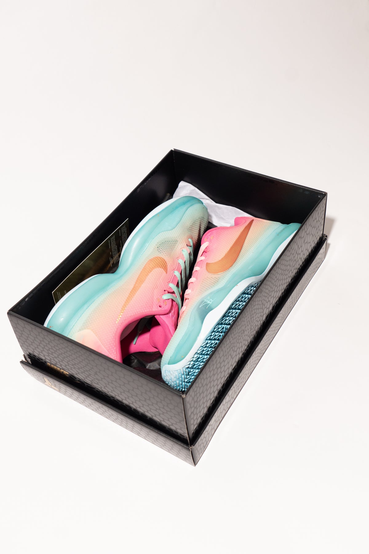 Kobe X "Venezia". Painted by hand artwork by Isidore