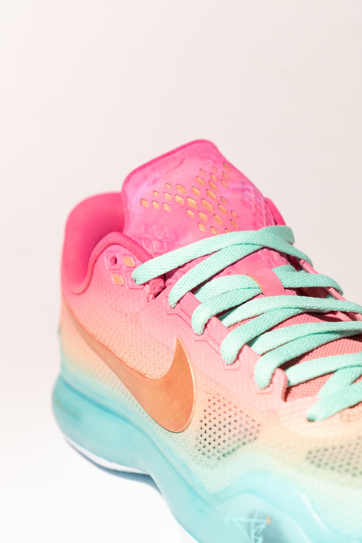 Kobe X "Venezia". Painted by hand artwork by Isidore